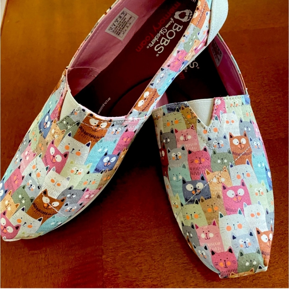 BOB by Sketchers  cat design size 11W  New No Tags or Box